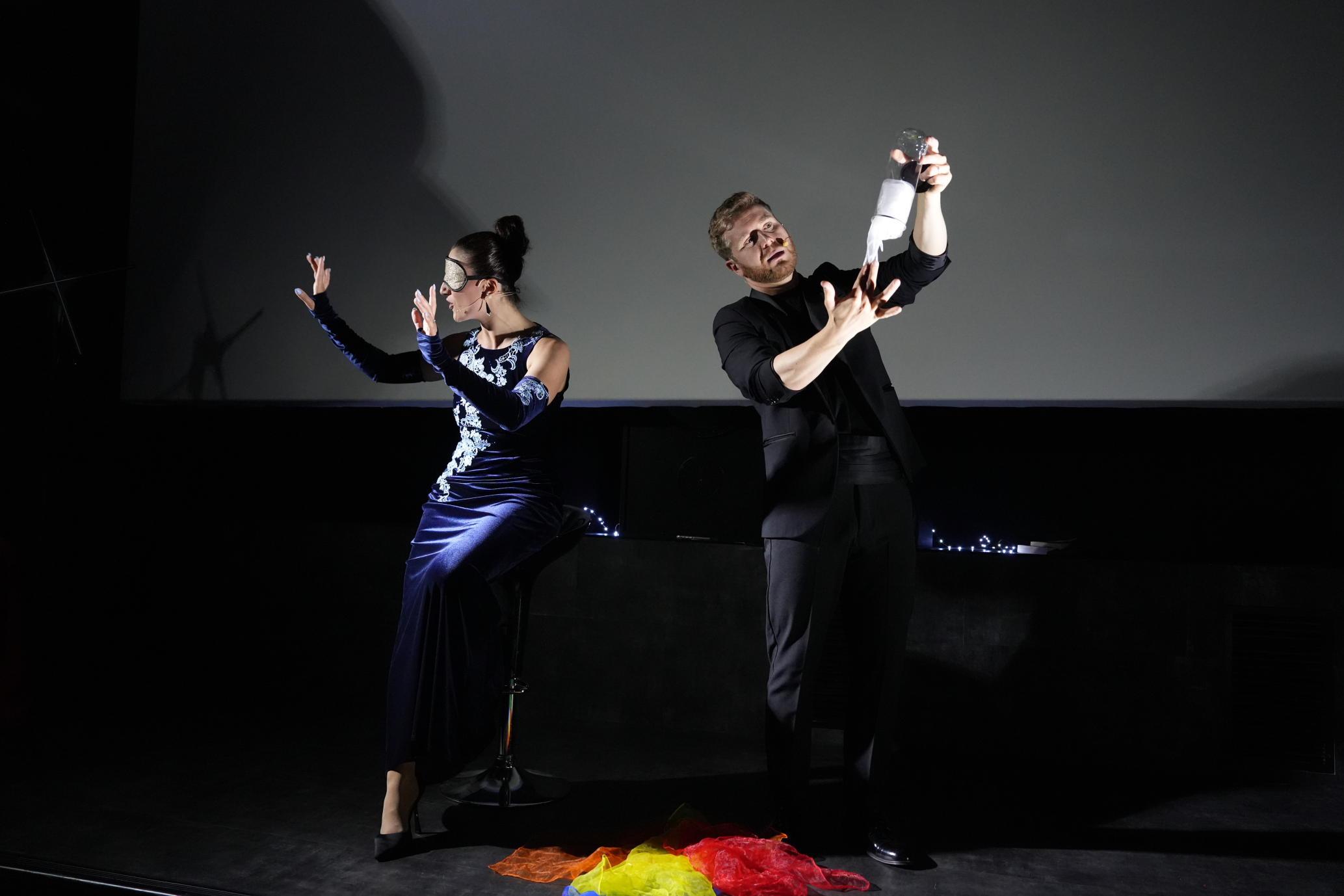 Melodicamente: spettacolo di magia e mentalismo - Magica Fiemme