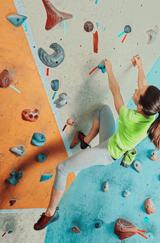 Ragazza fa boulder  | © APT Fiemme e Cembra