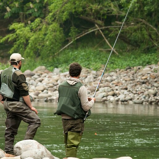 Due pescatori pescano | © APT Fiemme e Cembra - P. Piffer