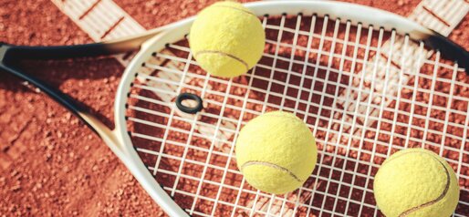 Racchetta da tennis con palline | © APT Fiemme e Cembra