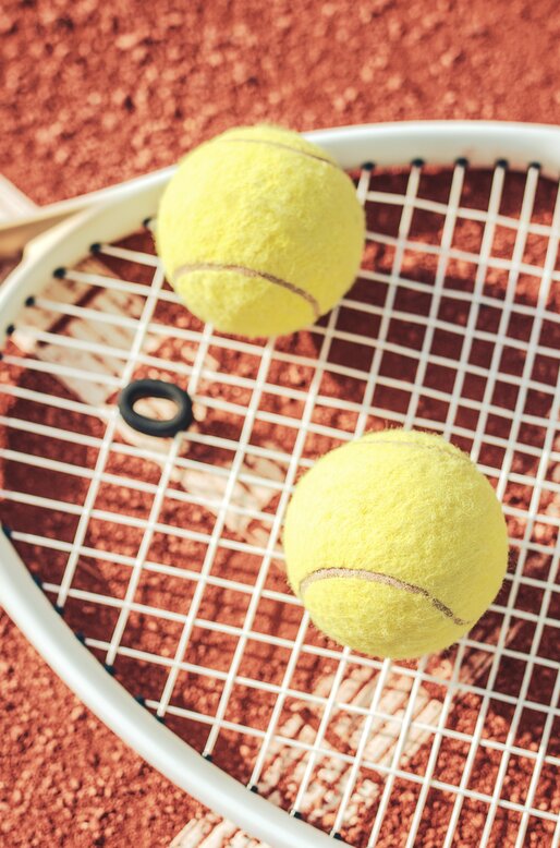 Racchetta da tennis con palline | © APT Fiemme e Cembra